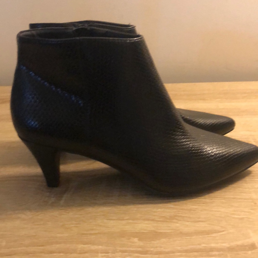 Time and Tru ankle boots in black - Picture 2 of 7